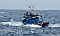 Các ngư dân Việt Nam gặp nạn được Trung Quốc giúp đỡ về nước 