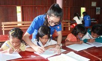 Câu lạc bộ “Chăm sóc trẻ em dựa vào cộng đồng” ở Đắc Lắc