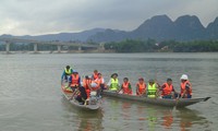 Cộng đồng người Việt tại Nga tặng thuyền cho người dân vùng lũ