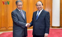 Thủ tướng Nguyễn Xuân Phúc tiếp Bộ trưởng Công nghiệp và Thương mại quốc tế Malaysia