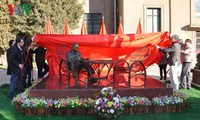 Đại sứ quán Việt Nam ở Trung Quốc khánh thành tượng Chủ tịch Hồ Chí Minh