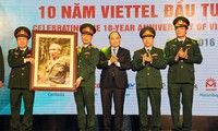 Thủ tướng Nguyễn Xuân Phúc: Viettel đã tạo ra một mẫu hình tăng trưởng mới cho Việt Nam 