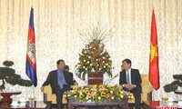 Lãnh đạo Thành phố Hồ Chí Minh tiếp Thủ tướng Campuchia Samdec Hun Sen
