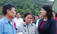 Phó Chủ tịch nước Đặng Thị Ngọc Thịnh thăm hỏi nhân dân Khánh Hòa bị ảnh hưởng do mưa lũ 