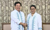 Phó Thủ tướng, Bộ trưởng Ngoại giao Phạm Bình Minh gặp Bộ trưởng Ngoại giao Philippines và Indonesia
