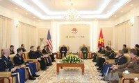 Đoàn học viên Đại học Chỉ huy Tham mưu Lục quân Hoa Kỳ thăm Việt Nam