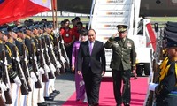 Thủ tướng đến Philippines bắt đầu chuyến tham dự Hội nghị cấp cao ASEAN lần thứ 30