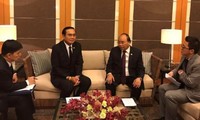 Thủ tướng Nguyễn Xuân Phúc gặp Thủ tướng Vương quốc Thái Lan