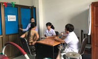 Bác sỹ Việt Nam khám sàng lọc ung thư miễn phí tại Lào