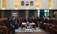 Thủ tướng Nguyễn Xuân Phúc đến Bangkok bắt đầu thăm chính thức Thái Lan