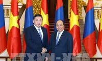 Thủ tướng Nguyễn Xuân Phúc tiếp Chủ tịch Quốc hội Mông Cổ Miyegombo Enkhbold