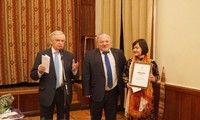 Nữ dịch giả Việt Nam nhận giải thưởng văn học dịch Nga 