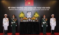 Các đoàn đại biểu trong nước và quốc tế tiếp tục đến viếng nguyên Thủ tướng Phan Văn Khải