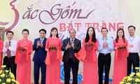 Thủ tướng Nguyễn Xuân Phúc thăm Làng gốm và gặp gỡ các nghệ nhân gốm sứ Bát Tràng