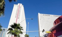 Thân nhân hai người Việt bị sát hại tại Las Vegas đang làm thủ tục nhập cảnh vào Mỹ