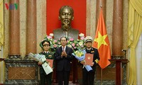 Chủ tịch nước Trần Đại Quang trao quyết định thăng quân hàm cho các sĩ quan cấp cao QĐND Việt Nam