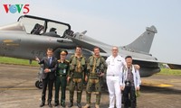 Đội hình bay của Không quân Pháp thăm Việt Nam
