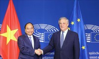 Thủ tướng Nguyễn Xuân Phúc tiếp các quan chức cấp cao EU