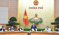 Thủ tướng Nguyễn Xuân Phúc chủ trì Phiên họp thường kỳ Chính phủ