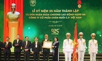 Công ty CP Việt Nam đón nhận Huân chương lao động hạng III