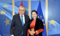 Chủ tịch Quốc hội Nguyễn Thị Kim Ngân hội kiến Chủ tịch Ủy ban châu Âu Jean-Claude Juncker
