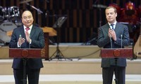 Thủ tướng Nguyễn Xuân Phúc và Thủ tướng Medvedev dự lễ khai mạc Năm chéo Việt-Nga