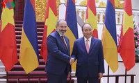 Thủ tướng Nguyễn Xuân Phúc hội đàm với Thủ tướng Thủ tướng Cộng hoà Armenia