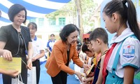 Trao 70.000 ly sữa cho trẻ em có hoàn cảnh khó khăn tại Thái Nguyên