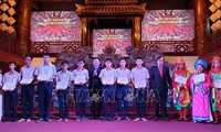 Hơn 200 suất học bổng Vallet được trao cho các học sinh, sinh viên Thừa Thiên - Huế