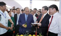 Thủ tướng Nguyễn Xuân Phúc dự khai mạc Triển lãm thành tựu 10 năm xây dựng nông thôn mới