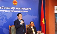 Phó Thủ tướng Vương Đình Huệ thăm Đại sứ quán Việt Nam tại Nam Phi