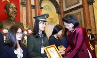 Phó Chủ tịch nước Đặng Thị Ngọc Thịnh gặp mặt Đoàn đại biểu học sinh, sinh viên, thanh niên dân tộc thiểu số xuất sắc