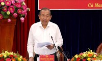 Phó Thủ tướng Thường trực Chính phủ Trương Hòa Bình làm việc với lãnh đạo tỉnh Cà Mau