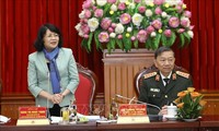 Phó Chủ tịch nước Đặng Thị Ngọc Thịnh kiểm tra công tác thi đua khen thưởng tại Bộ Công an