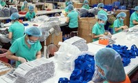 Việt Nam có thể là đại công xưởng khẩu trang của thế giới