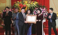 Phó Chủ tịch nước Đặng Thị Ngọc Thịnh trao danh hiệu Anh hùng cho nhà hát ca múa, Nhạc Việt Nam