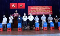 Lãnh đạo Đảng, Nhà nước thăm, tặng quà Tết tại các địa phương