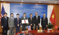 Việt Nam-Hoa Kỳ hợp tác về kinh tế, thương mại và năng lượng