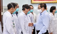 Thủ tướng Phạm Minh Chính gửi thư khen những 'chiến sĩ áo trắng' ở tuyến đầu chống dịch