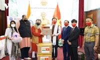 Trao quà của Phật tử Việt Nam hỗ trợ nhân dân Ấn Độ và Nepal chống đại dịch COVID-19