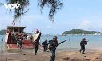 Hải quân nhân dân Việt Nam vượt mọi khó khăn, bảo vệ chủ quyền biển, đảo của Tổ quốc