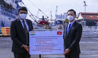 Thành phố Hồ Chí Minh tiếp nhận 100 tấn oxy y tế lỏng và 300 máy tạo oxy do Ấn Độ trao tặng