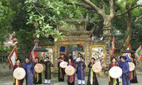 Chuông vàng gác cổng tam quan - Câu lạc bộ Nghệ thuật dân gian, Hiệp hội Nhịp cầu văn hóa Ý - Việt