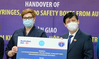 Việt Nam tiếp nhận thiết bị dây chuyền lạnh và vật tư tiêm chủng  do Chính phủ Australia và UNICEF hỗ trợ