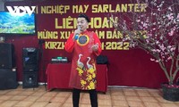 Công nhân dệt may Việt Nam tại Nga đón xuân mới đầm ấm