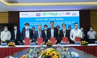 Ký hợp đồng 2 gói thầu xây lắp nhập khẩu điện từ Lào về Việt Nam