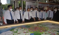 Chủ tịch nước Nguyễn Xuân Phúc: Thu hút đầu tư vào Hóc Môn và Củ Chi phải đặt lợi ích của người dân vào vị trí trung tâm