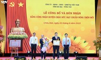 Phó Thủ tướng Phạm Bình Minh trao bằng công nhận nông thôn mới cho huyện Xuyên Mộc
