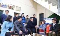 Chủ tịch Hội đồng Lý luận Trung ương Nguyễn Xuân Thắng chúc Tết nhân dân huyện Bình Liêu (Quảng Ninh)