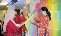Giới thiệu nét đẹp áo dài Việt đến đại diện các cơ quan ngoại giao 